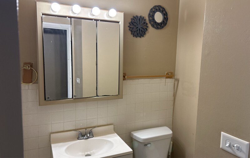 Building Photo - 3913 W 124th Pl