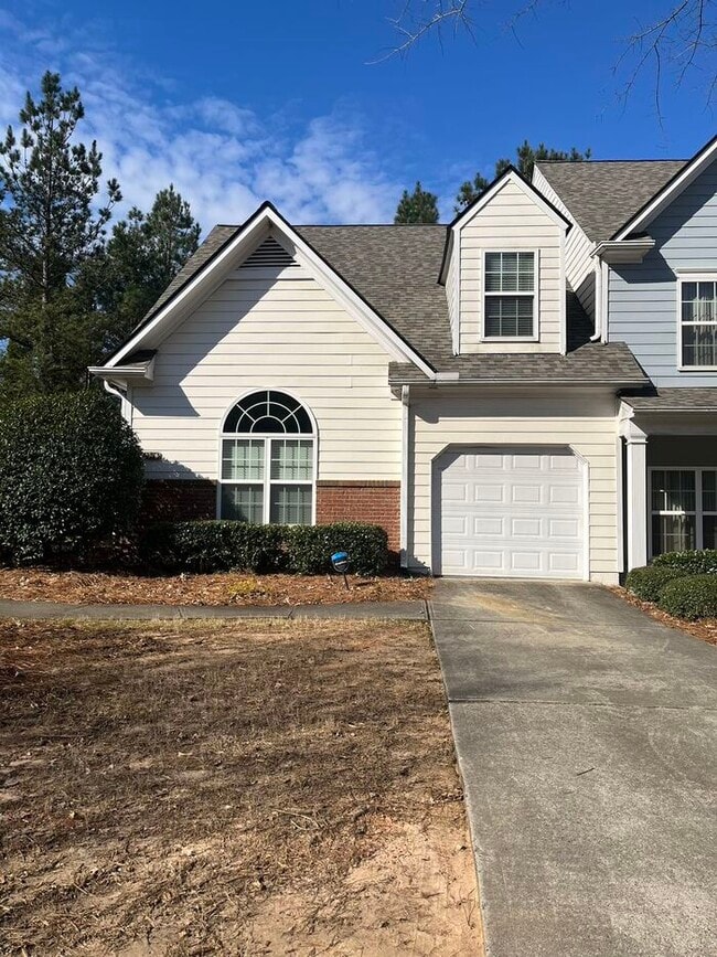 Townhome located near Mall of 2626 Cedar Dr Lawrenceville GA