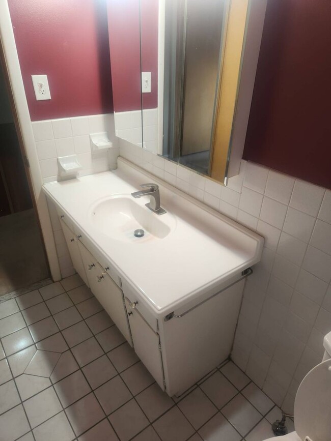 Building Photo - Charming 2-Bedroom Property in Prime Location