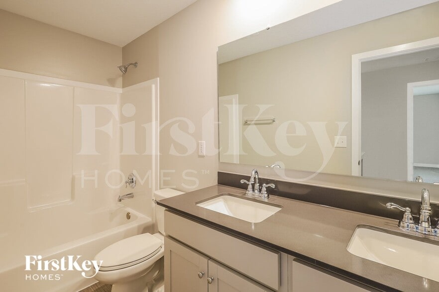 Building Photo - 2344 S Carlota Dr