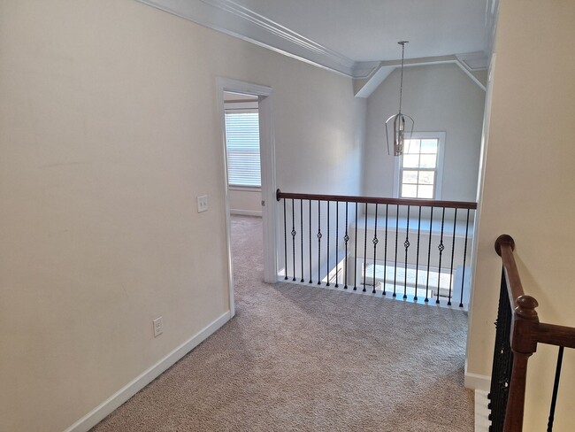 Building Photo - MARCH MOVE IN SPECIAL - $300 off FIRST FUL...