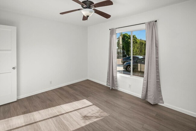 Building Photo - Emerson St