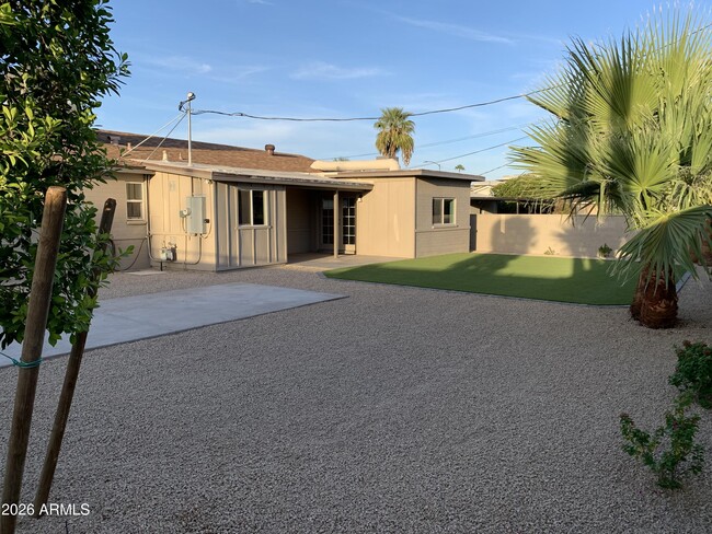 Building Photo - 7001 E Loma Land Dr