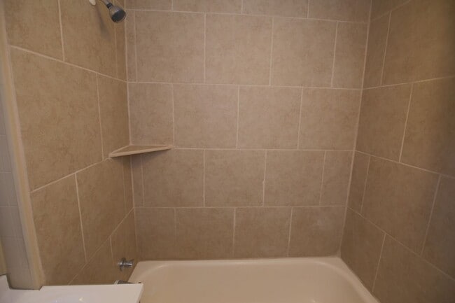 Building Photo - Charming 2-Bedroom Home in an Excellent Location – Priced to Move!