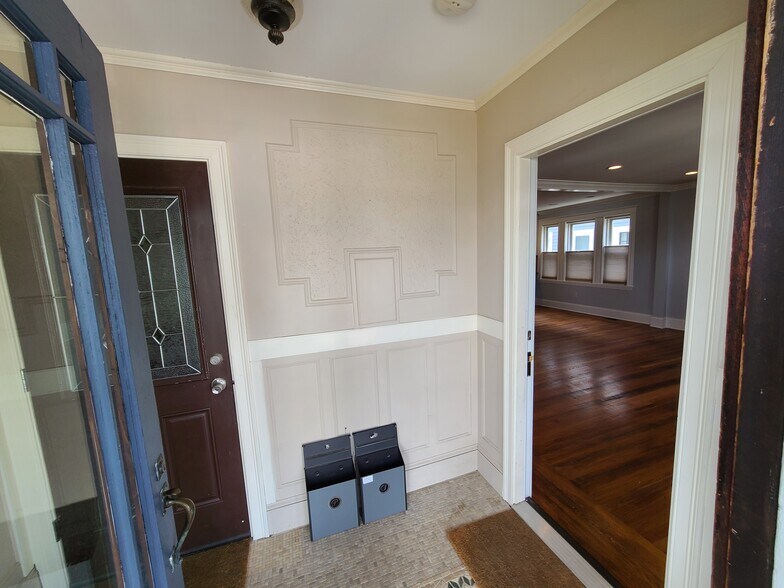 Foyer - 55 Presentation Rd