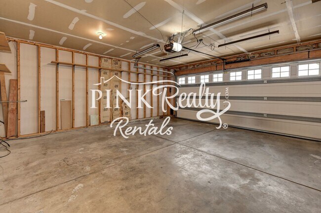 Building Photo - 5070 Hopkins Dr