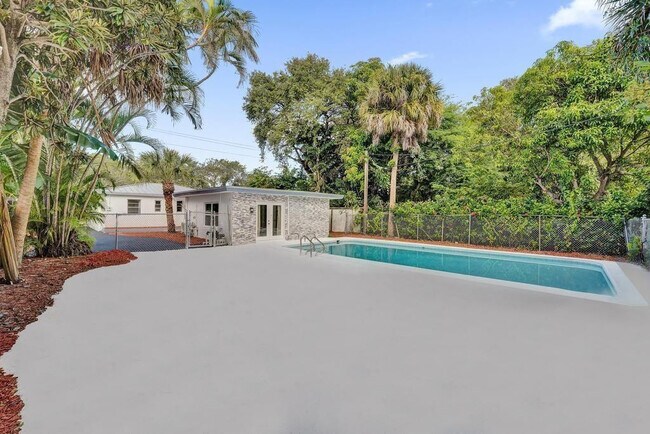 Building Photo - 1836 SW 9th Ave