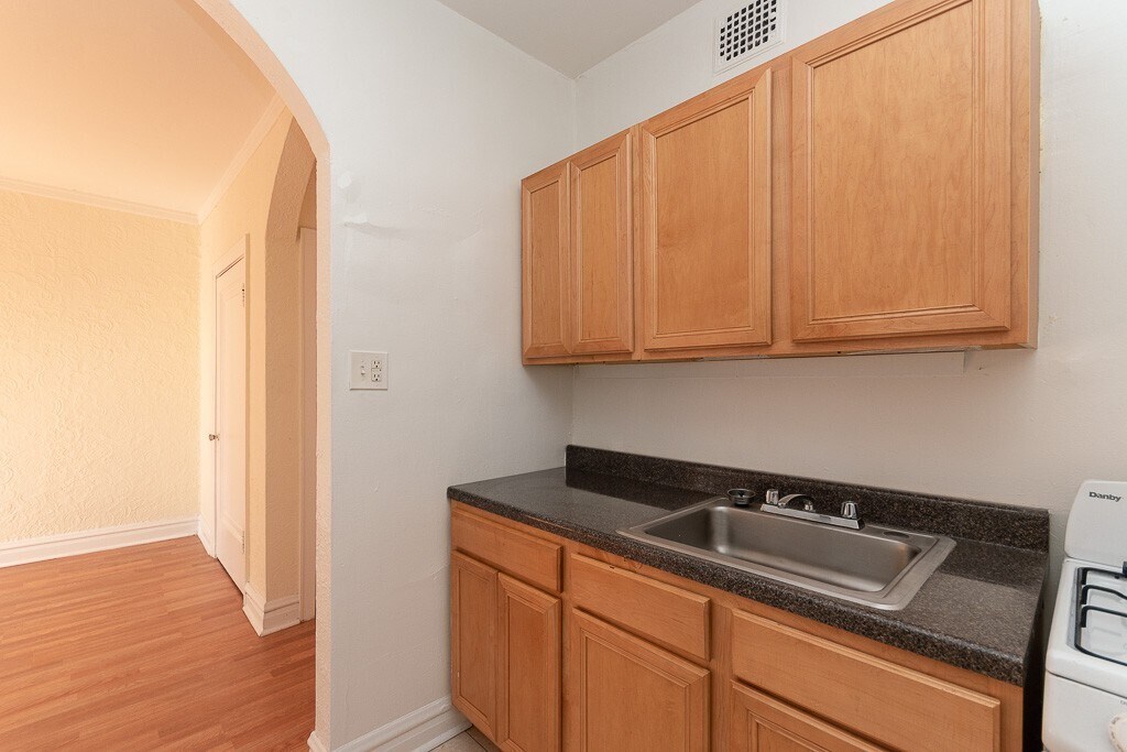 Building Photo - 4842 N Damen Ave