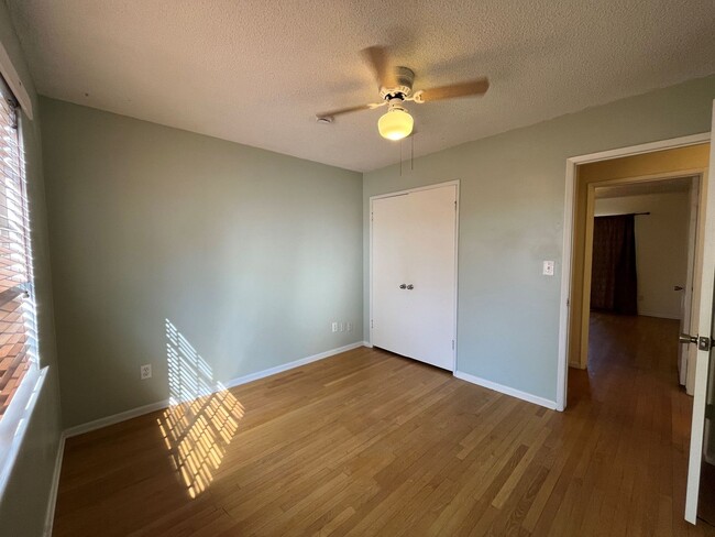 Building Photo - Canoga Park 3BR w/pool + great backyard, o...