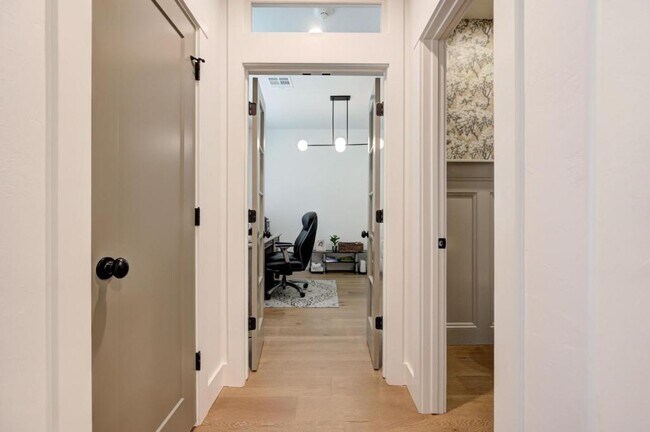 Building Photo - 4001 Stone Hl Ln