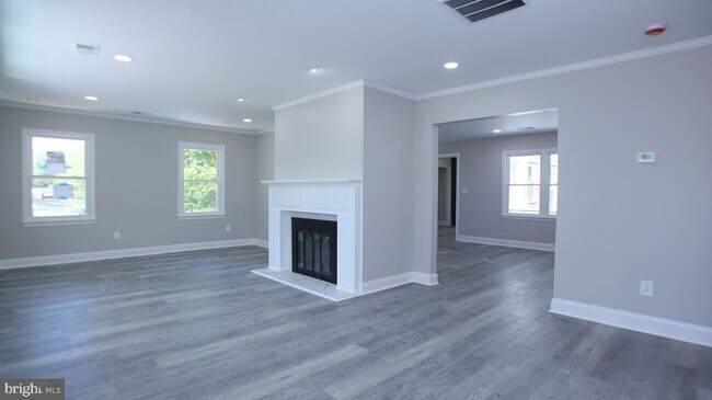 Building Photo - 2608 Holly Dr
