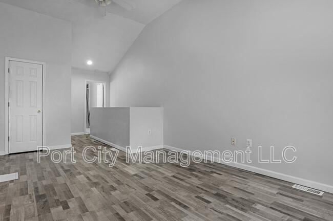 Building Photo - 106 S Regester St