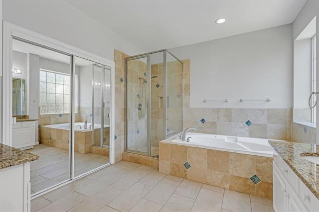 Building Photo - 4001 Mayflower Ln