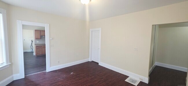 Building Photo - 273 Brooks St