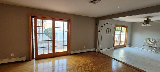 Building Photo - 6 Albergo Ct