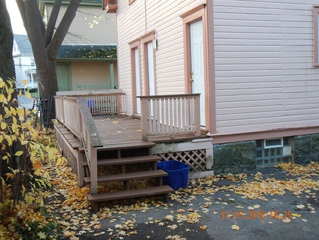 Building Photo - Available 7/1/26 Charming First Floor Apar...