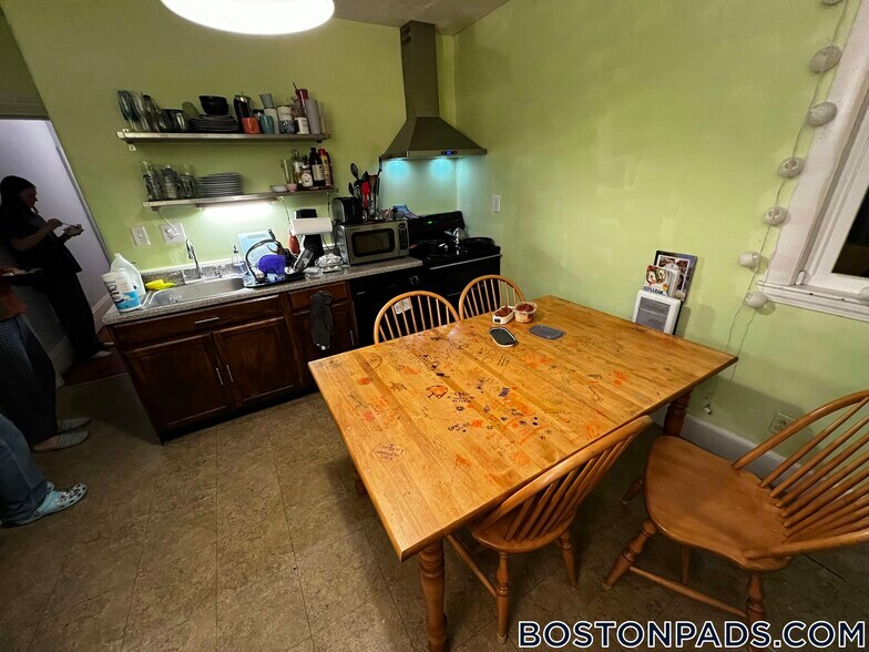 Building Photo - 40 Hillside St