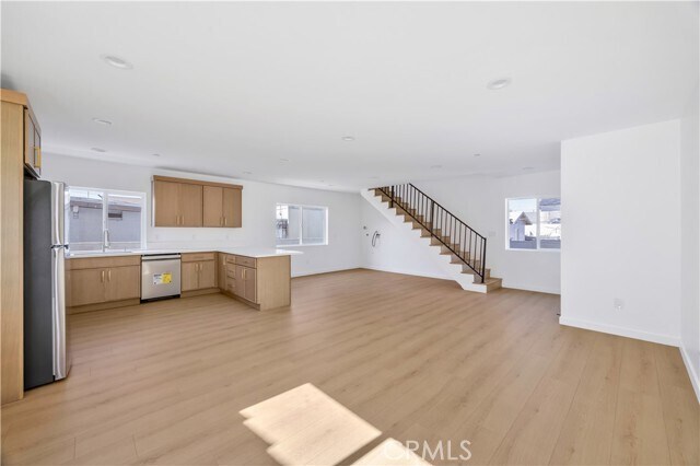 Building Photo - 10905 Dalerose Ave