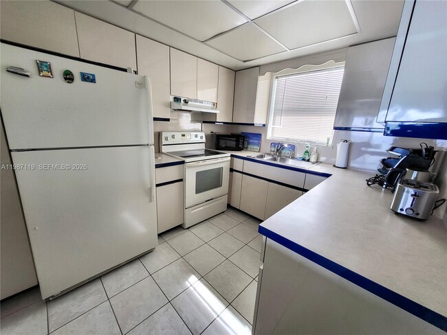 Building Photo - 1750 S Ocean Blvd