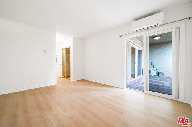 Building Photo - 9005 Cynthia St