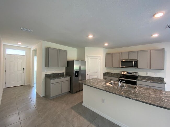 Building Photo - Desirable SE Ocala Subdivision - Lake Diamond-North - 4/3/2 *Available Soon* Won't Last!