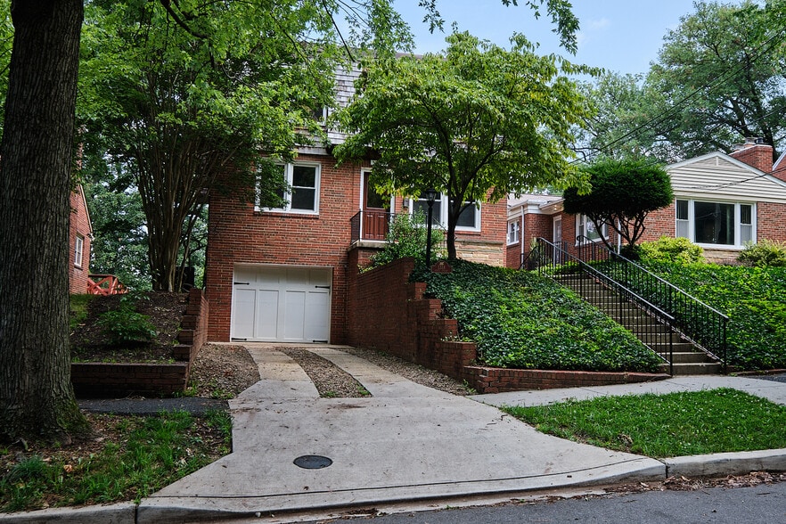 Building Photo - 1318 Perry St NE