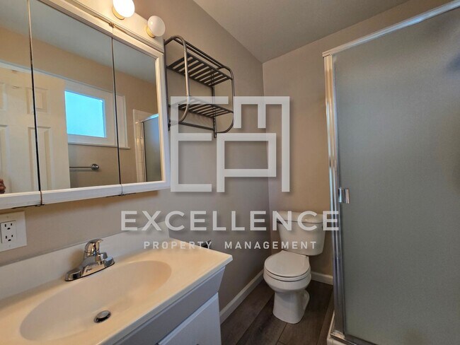 Building Photo - Beautiful 3/2.5 Home With 2 Fireplaces, Updated Kitchen, Spacious Yard and Covered Patio