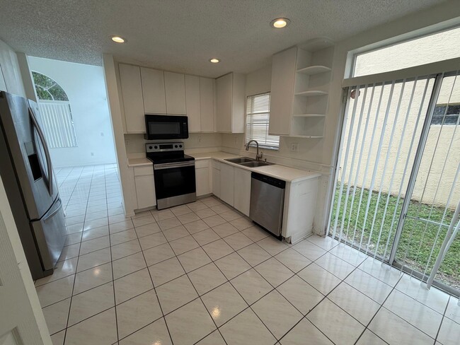 Building Photo - 3780 Amalfi Dr