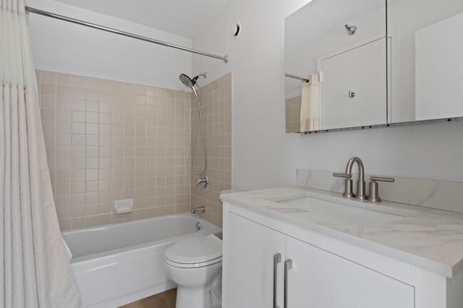 Building Photo - N Clark