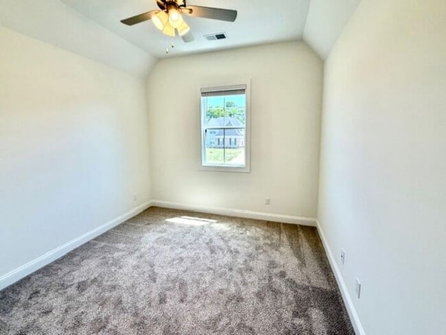 Building Photo - Now Leasing a Brand New 5-Bedroom 3 Bath home in Olive Branch