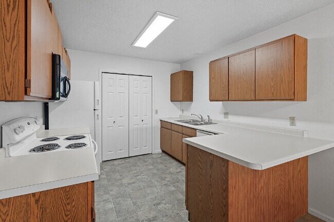 Building Photo - 1421 River View Ave