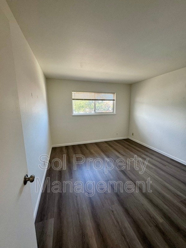 Building Photo - 1053 W Hamilton Ave