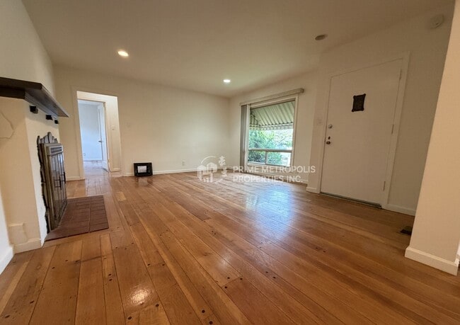 Building Photo - 999 31st St