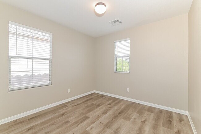 Building Photo - 9989 Panguitch Lake Ct