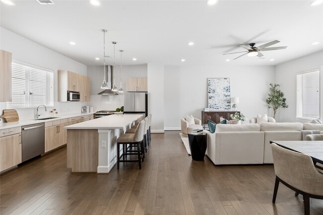 Building Photo - 1509 Elgin St