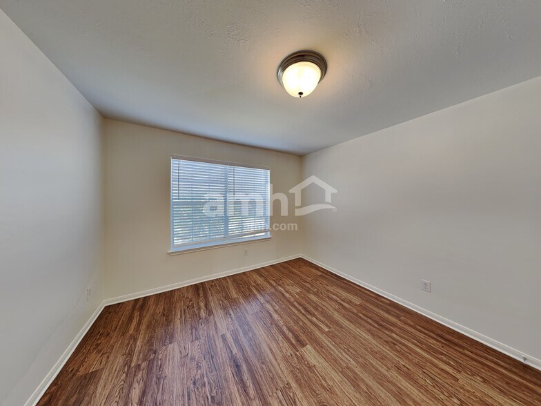 Building Photo - 8339 Loetsch Ridge Way