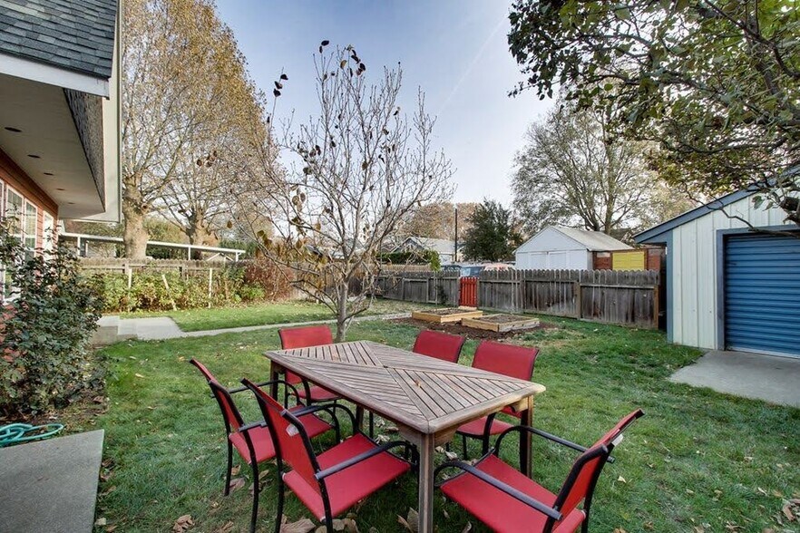 Building Photo - 1128 Hobson St