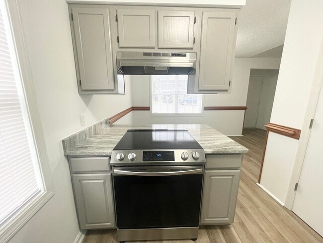 Building Photo - 209 Oakwood Ln