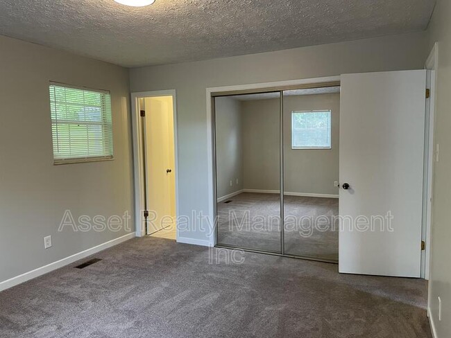 Building Photo - 608 Augustan Ln
