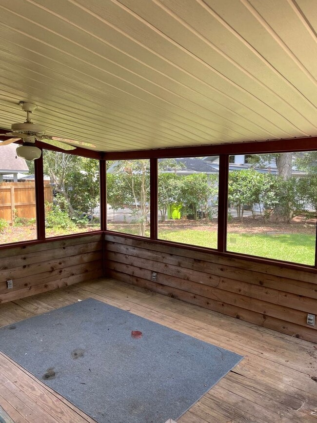 Building Photo - River Bend Rental