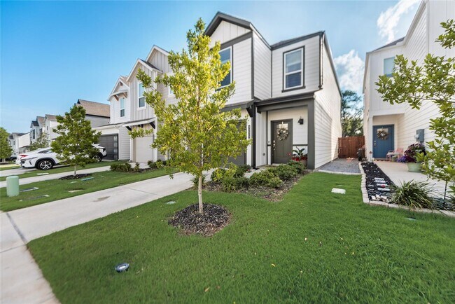 Building Photo - Beautiful and Modern 2-Story Home in Richland Hills!