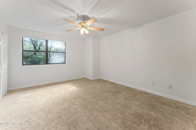 Building Photo - 798 Main St