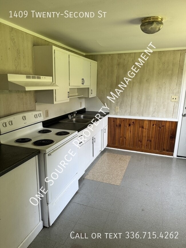 Building Photo - 1409 NE 22nd St