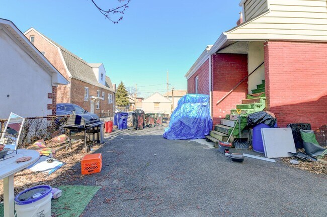 Building Photo - 245 Orange Ave