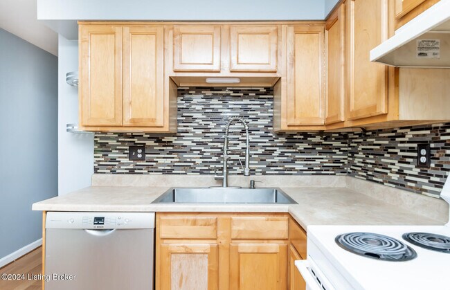 Building Photo - 120 Franklin Ave