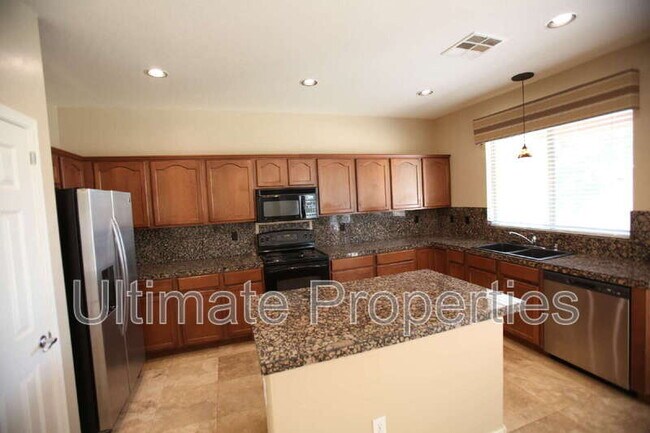 Building Photo - 15145 W Elm Cir