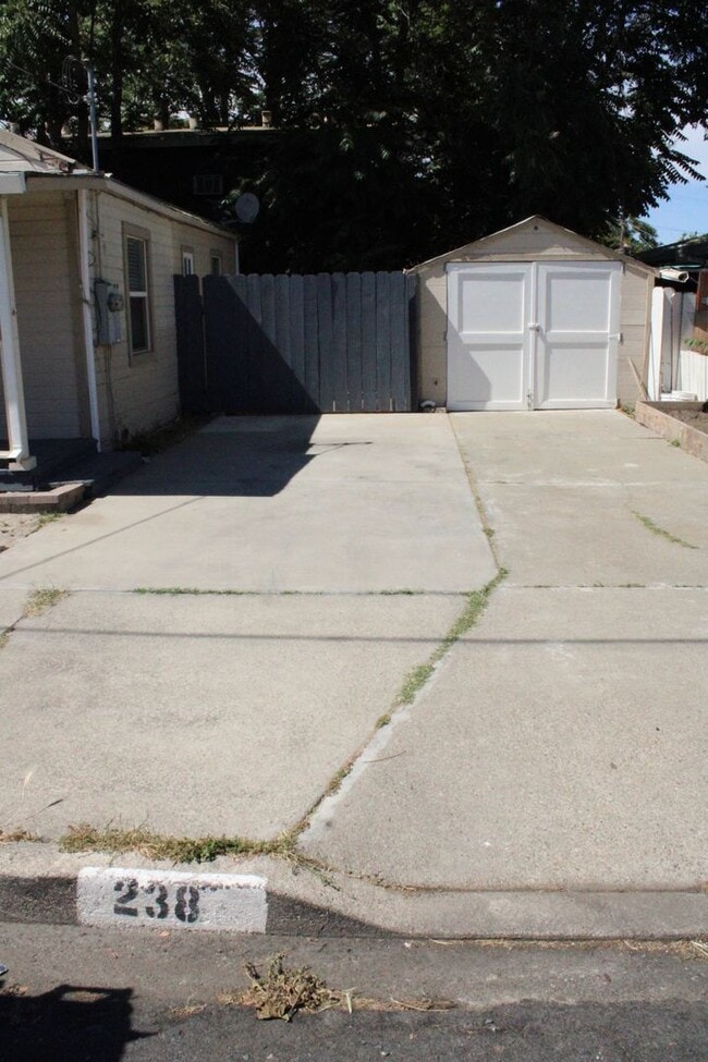 Building Photo - 2 Bedroom, 1 Bathroom Single Story House in Antioch with Garage and Side Yard Access