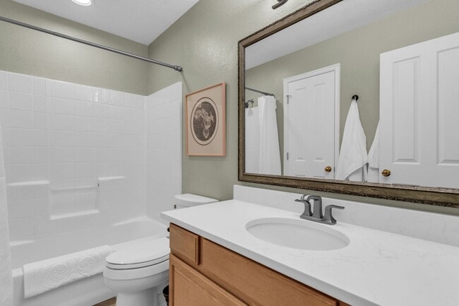Building Photo - Cottage Loop Townhome