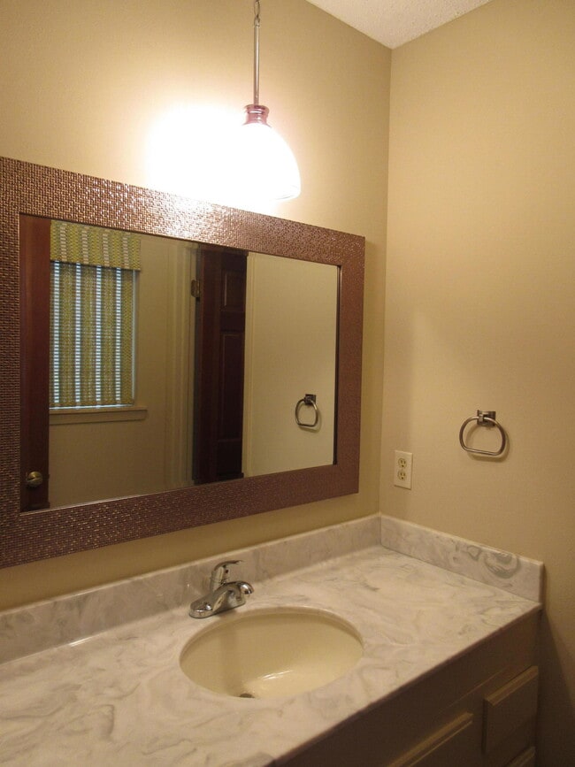 Building Photo - 631 Nelson Point Rd