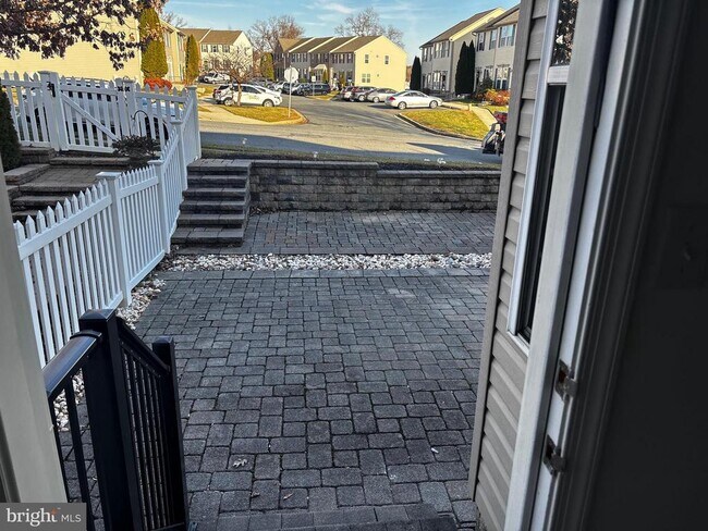 Building Photo - 2919 Lomond Pl